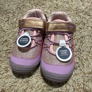 OshKosh B'gosh Velcro Shoes - NEW